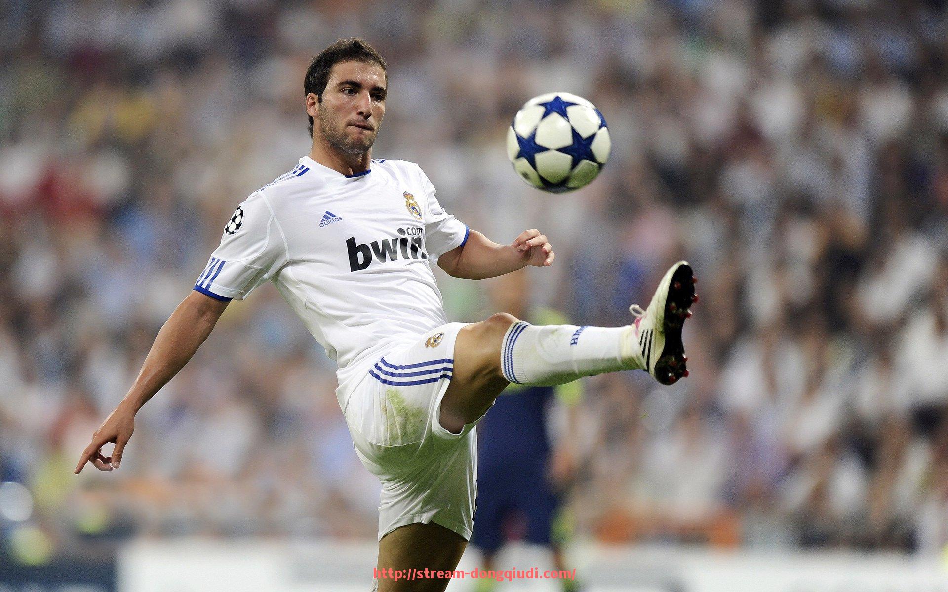 懂球帝直播-球迷在世俱杯期间穿搭风格潮流趋势大盘点